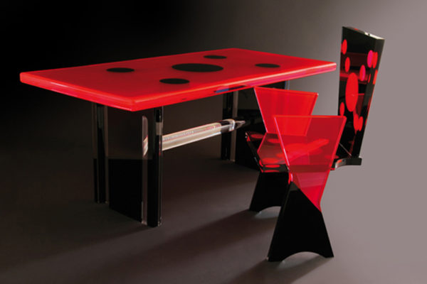 Plexiglass desk 'Coccinella' by Poliedrica