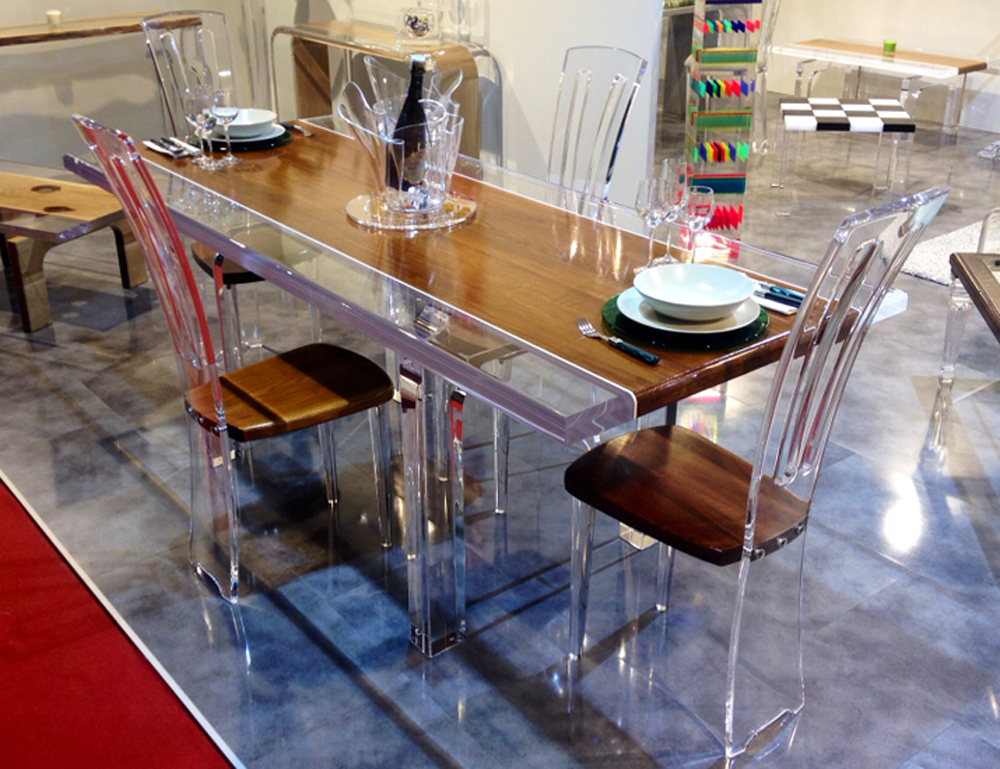 3. Dining table in plexiglass and wood ‘Stripes’ Cast Acrylic furnishings
